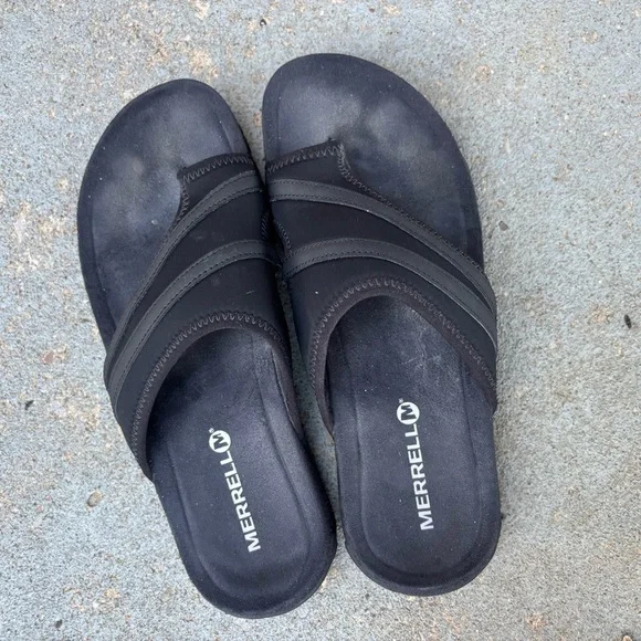 Merrell Men's Black Flip-Flops - Picture 2 of 5
